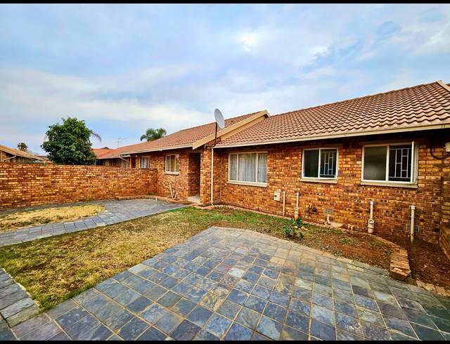 3 bed property to rent in TERENURE